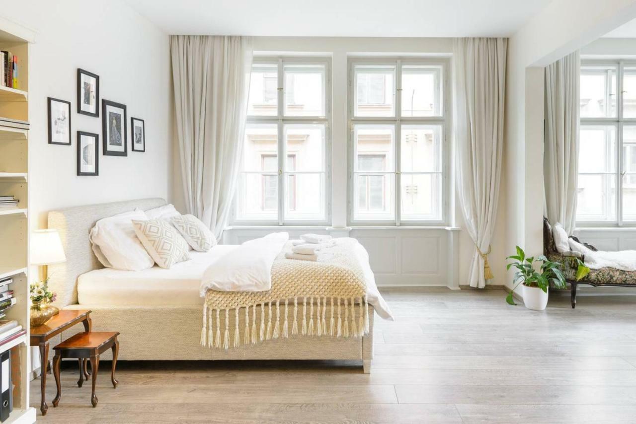 Stylish, Light-Filled Home In The Historic Center Prague Exterior photo