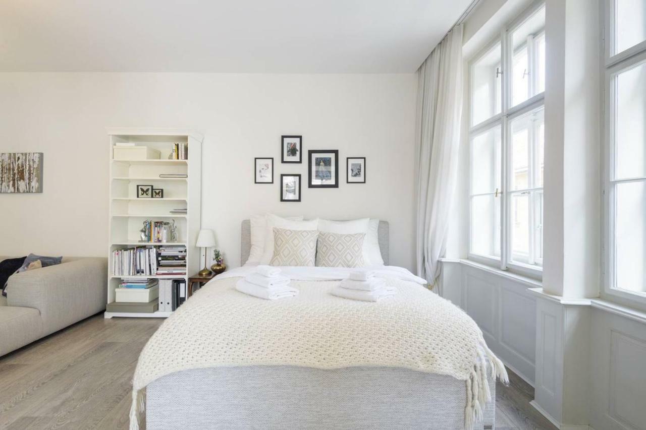 Stylish, Light-Filled Home In The Historic Center Prague Exterior photo
