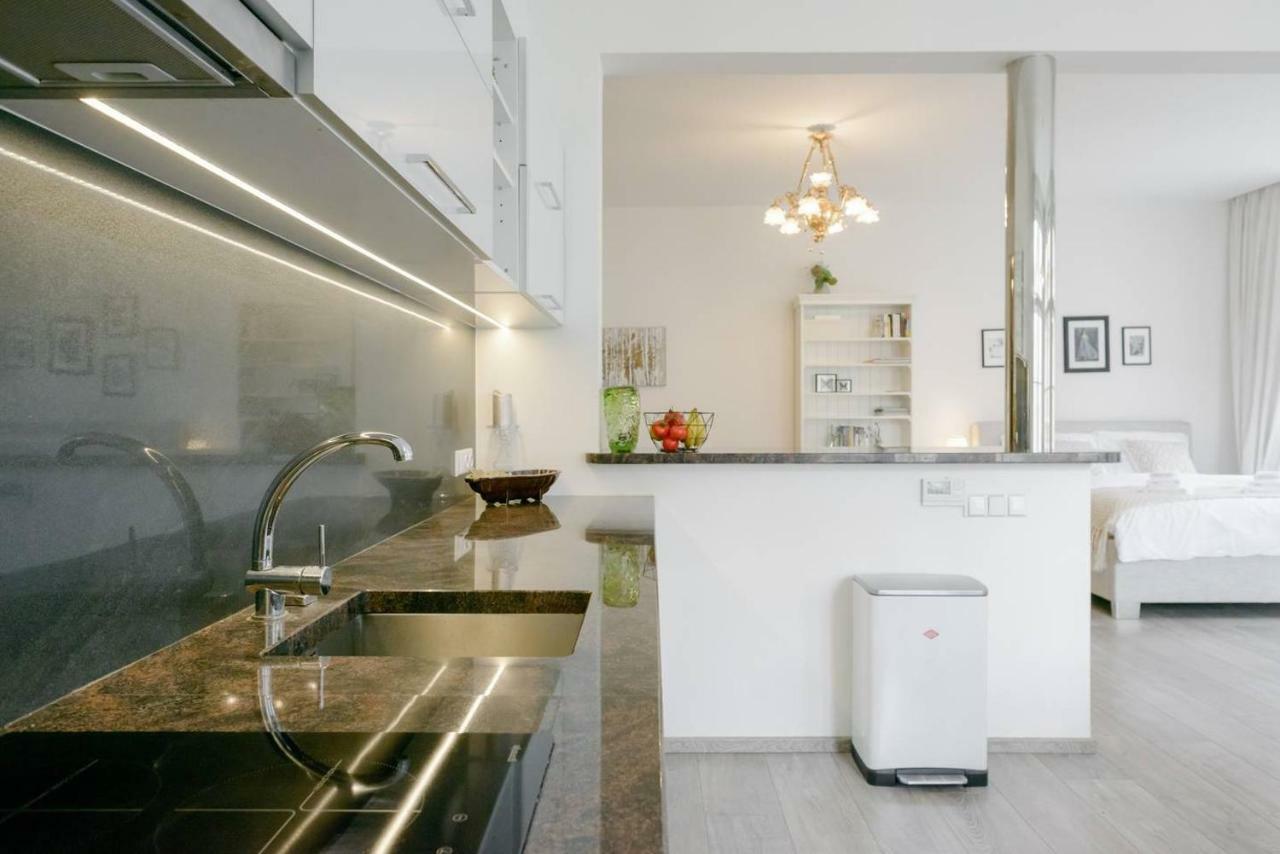 Stylish, Light-Filled Home In The Historic Center Prague Exterior photo